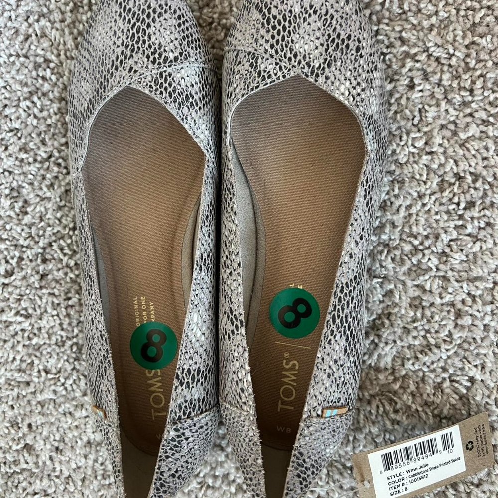 Tom’s shoes